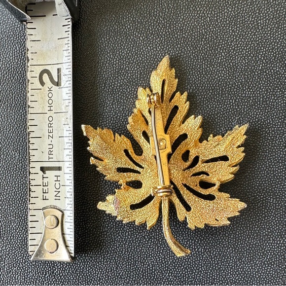 Leaf pin - Picture 2 of 3